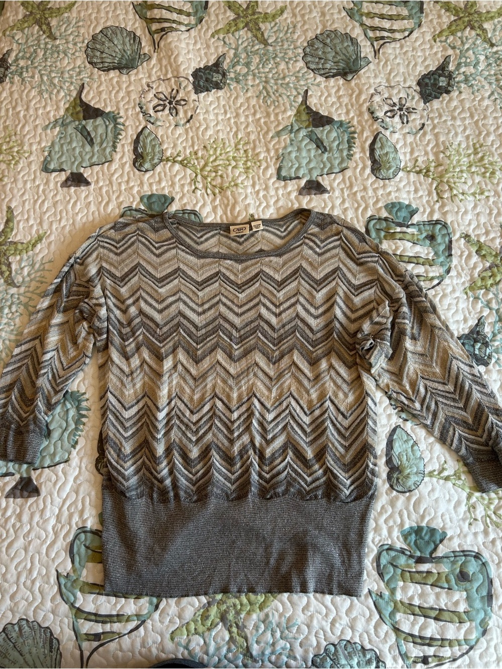 Cato Chevron Knit Scoop-Neck Sweater in Gray & Cream